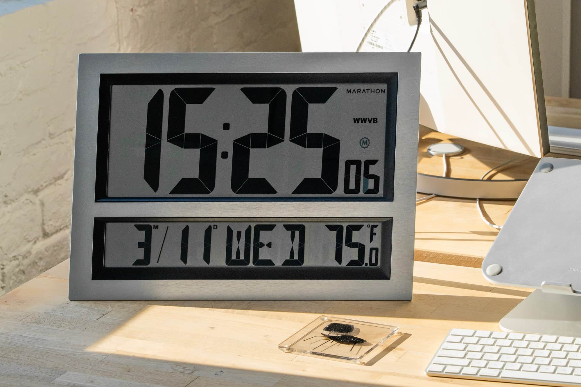 Why The Marathon Jumbo Self-Setting Wall Clock Is A Must Have