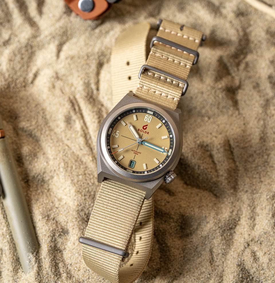 ワフワフ AVI-8 Worn & Wound Collaboration – Windup Watch Shop