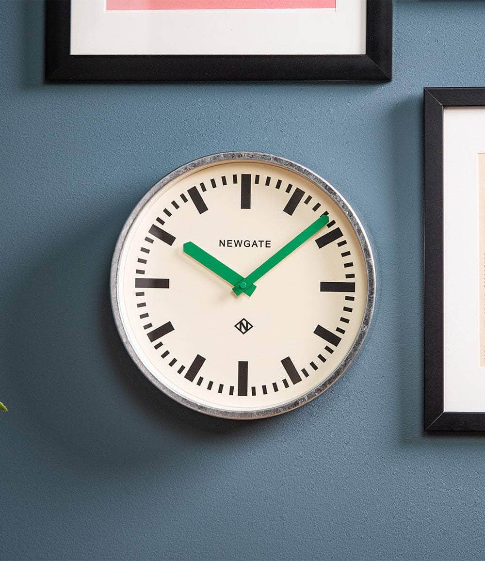 Newgate Clock Green Luggage 12